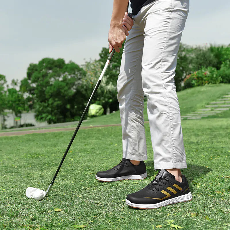 New Stylish Lightweight Golf Shoes for Men and Women